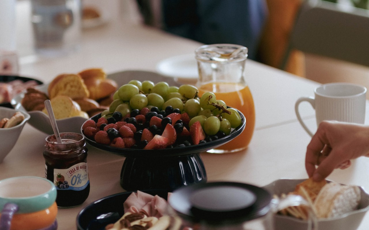 Coffee & Croissants –
community breakfasts